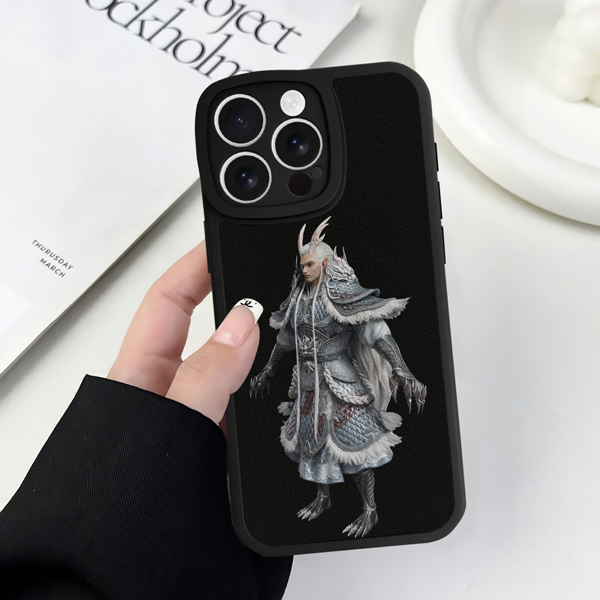 （画像用） Ne Zha 2 ナタ 魔童の大暴れ 【iPhone 16シリーズ対応】シリコンスマホケース（レザー調） 材質：シリコン